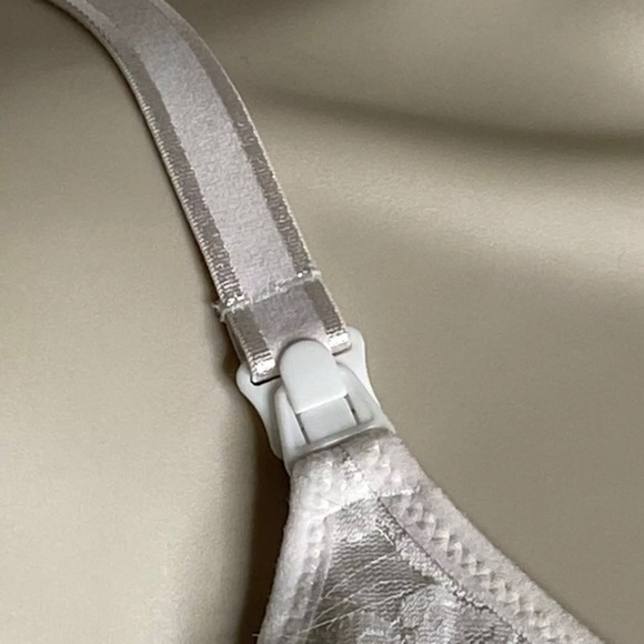 4/$35 Vogue Nursing Bra 34C 6107 White Floral - Picture 3 of 7